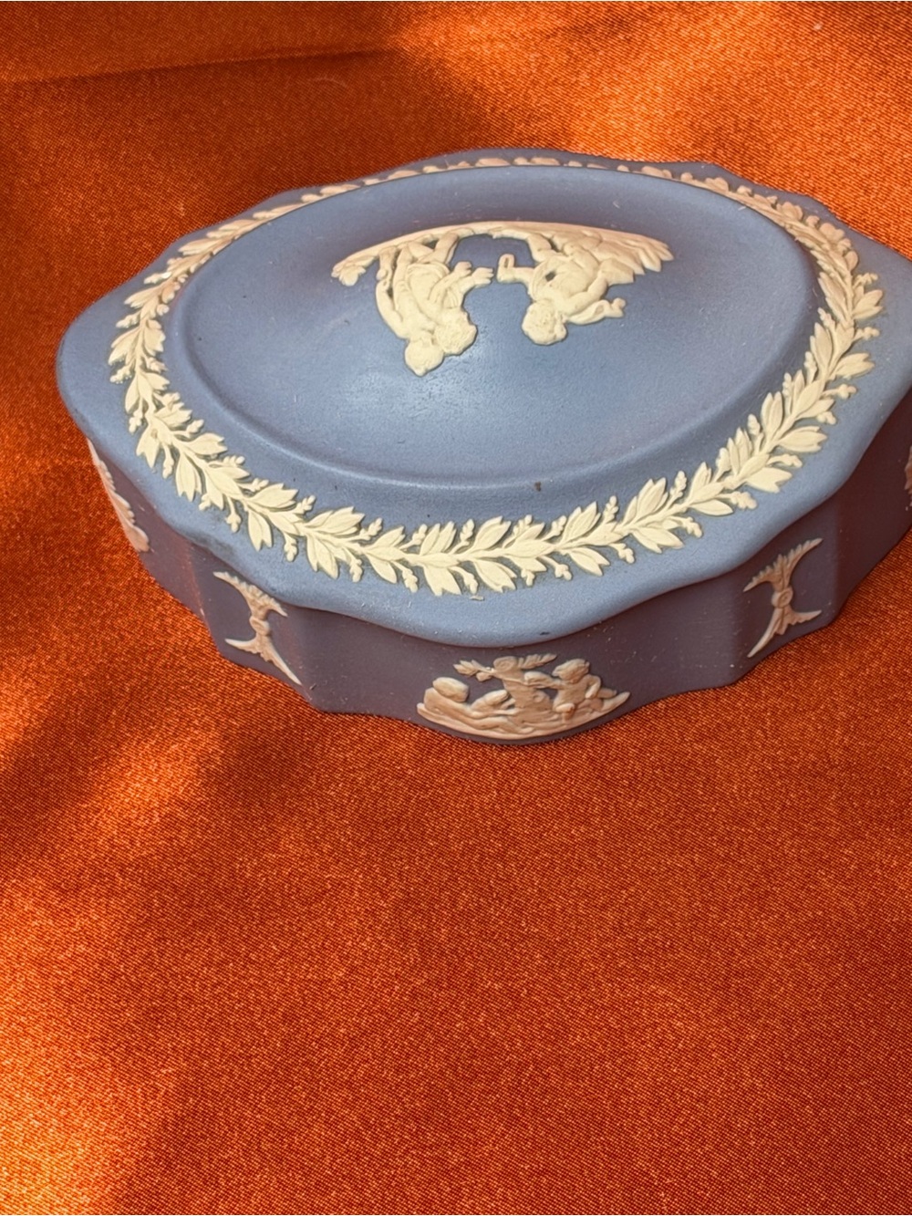 Vintage Wedgwood Blue Jasperware Scalloped Oval Trinket Box Cherub Relief Lid - Picture 6 of 9